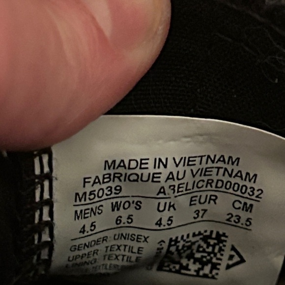 Classic Black Converse Sneakers, women’s 6.5 - Picture 8 of 8